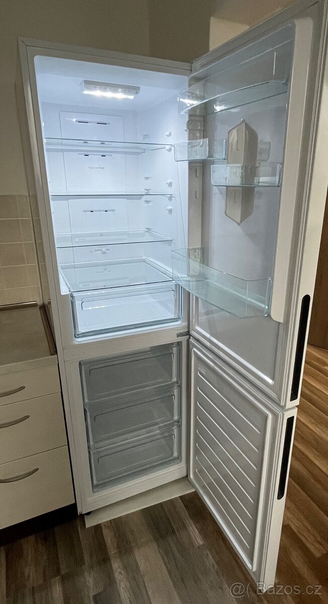 Lednička se spodním mrazákem - Candy - 3