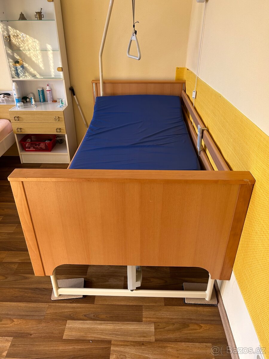 Elektrická polohovací postel s hrazdou - 3