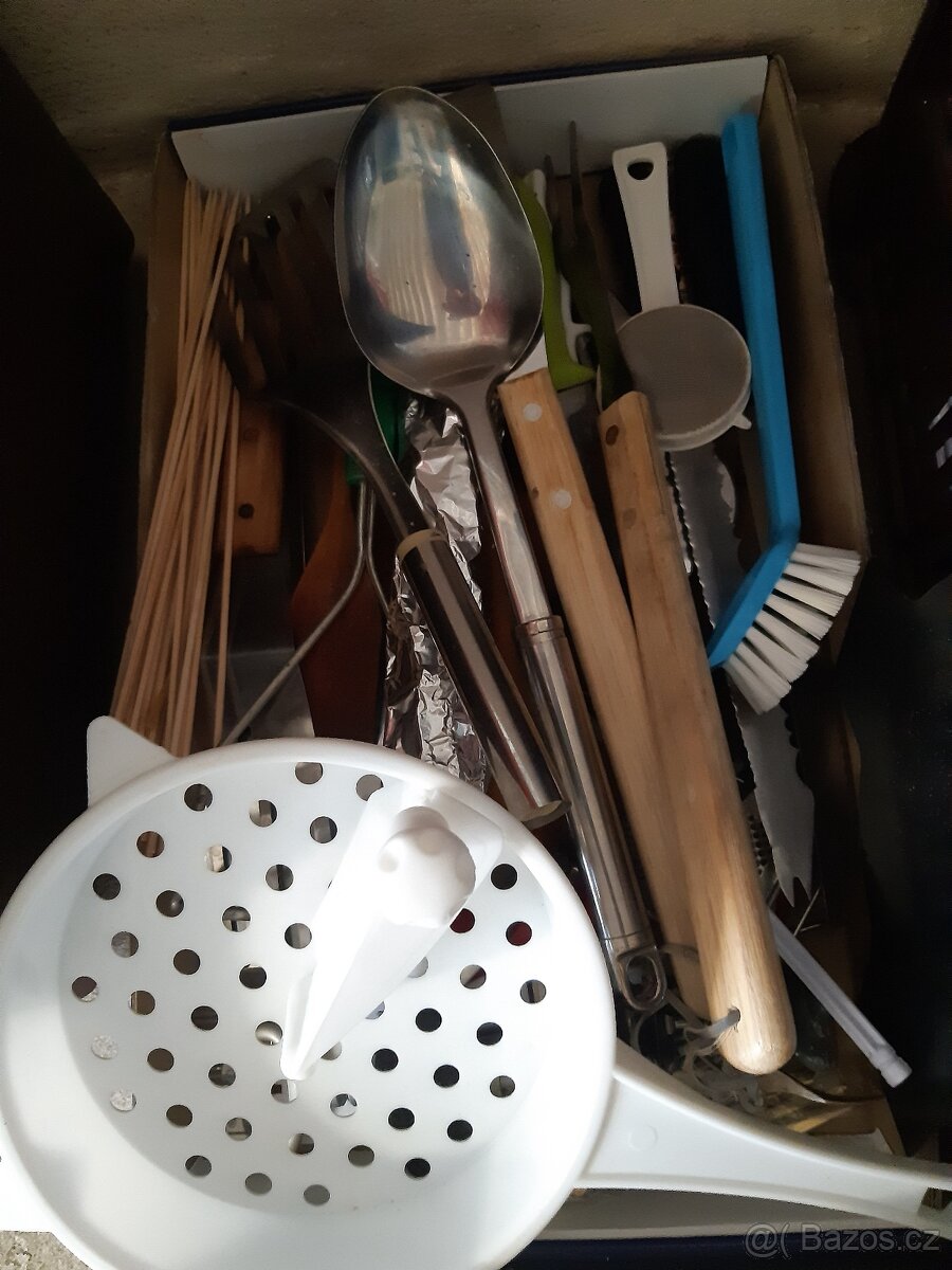 Staré nádobí, příbory, nože - 3