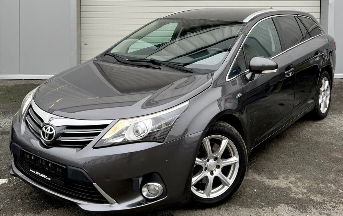 TOYOTA AVENSIS 2.2 D-4D 110 kW • 2011 • BOHATÁ VÝBAVA - 3