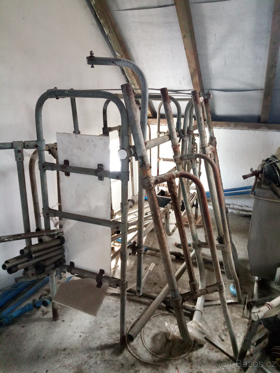 Dojící podtlaková technologie + klece na dojení - 3