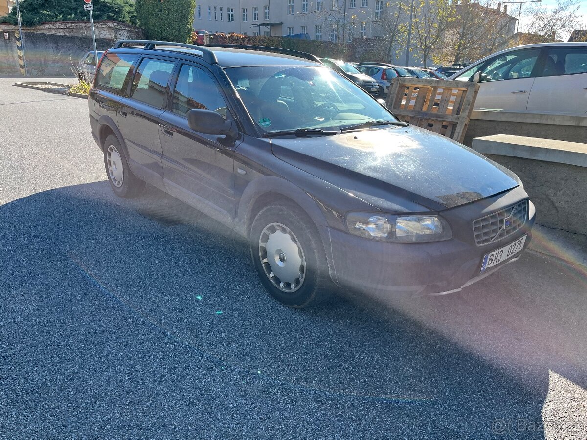 Volvo XC70 2,5D automatická převodovka, 2002 černé - 3