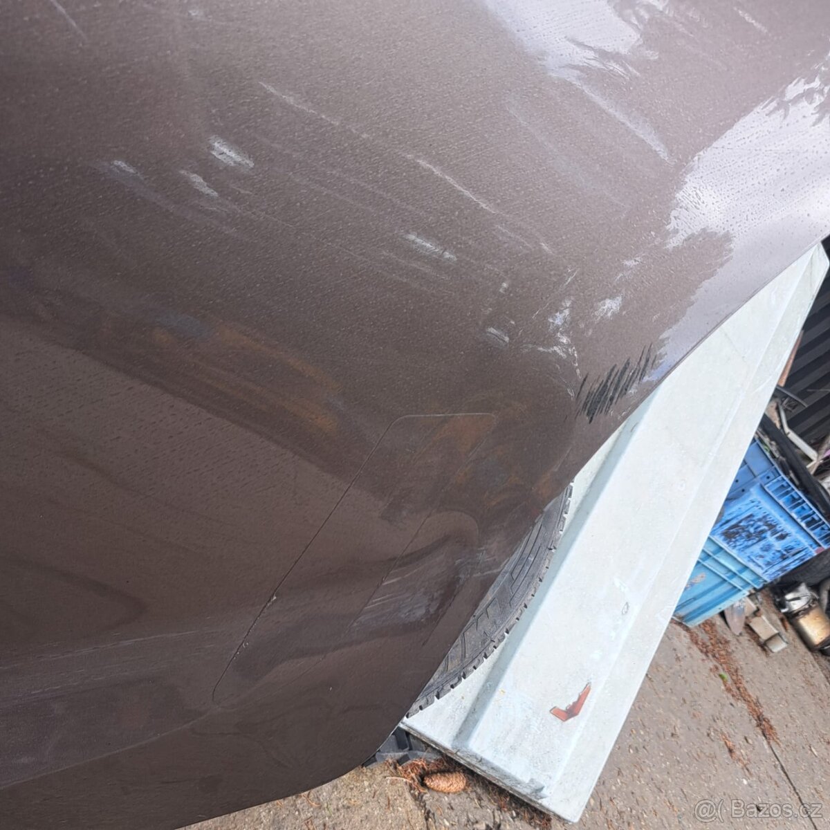 Zadní pravé dveře kia sportage lehce poškozené dole viz foto - 3