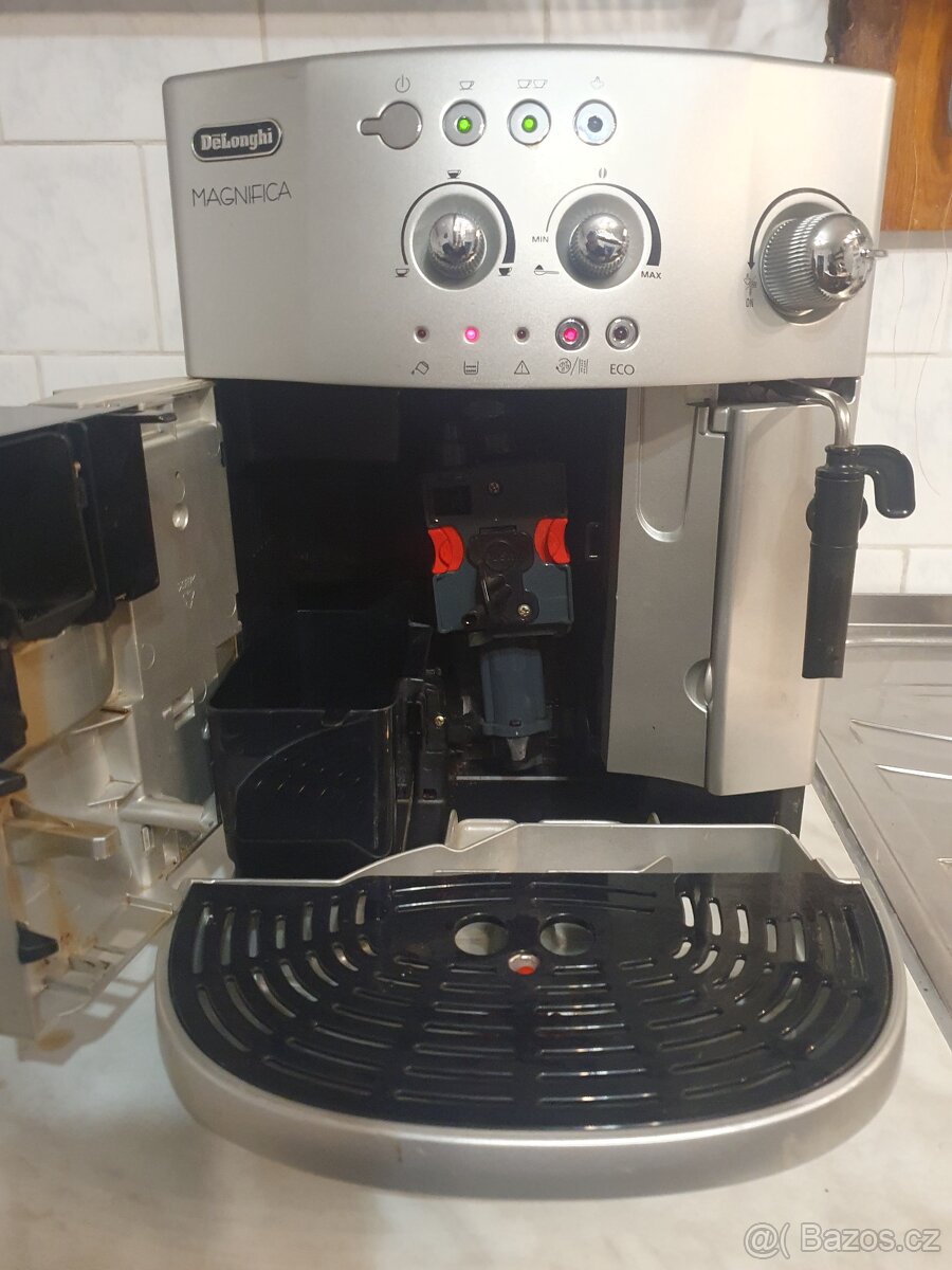 Kávovar DeLonghi Magnifica - 3