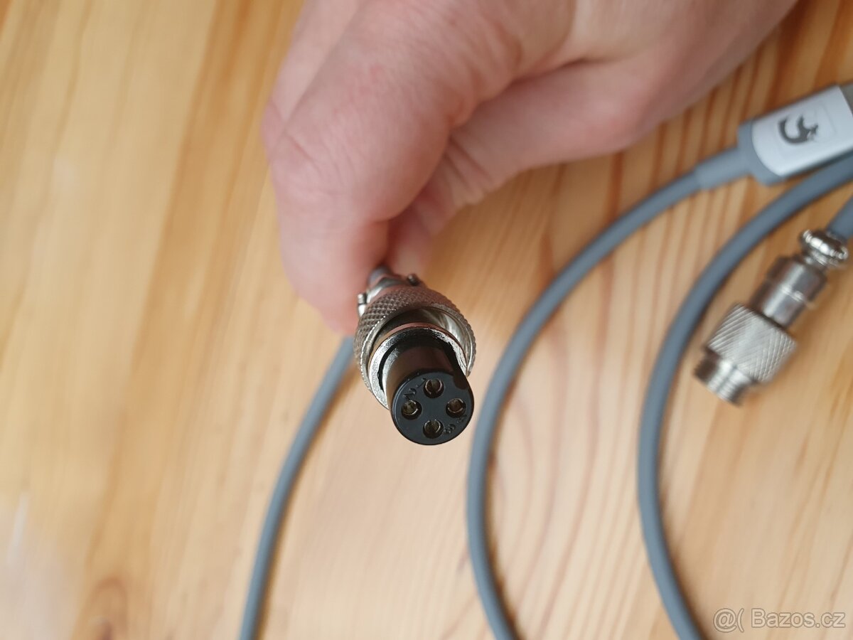Spirálový USB-C kabel ke klávesnici - 3