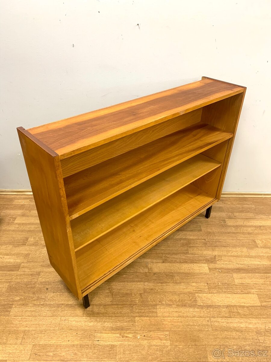 Knihovna retro 60. léta — - 3