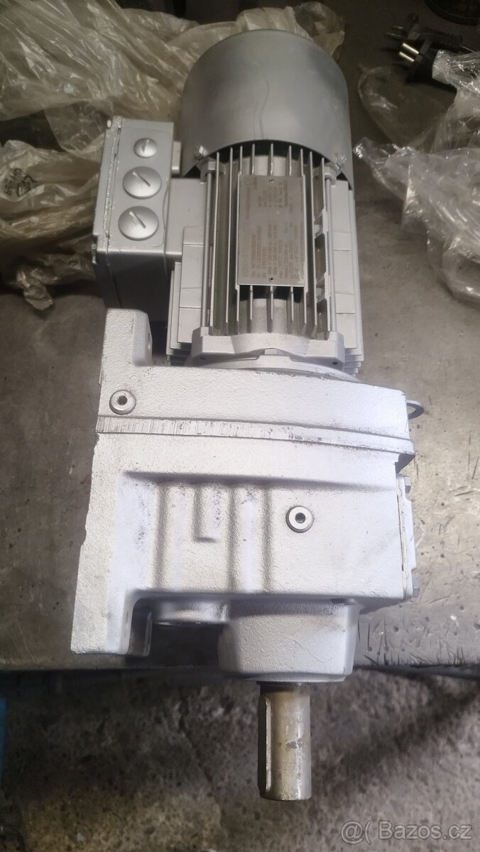 Elektromotor s převodovkou+brzda - 3