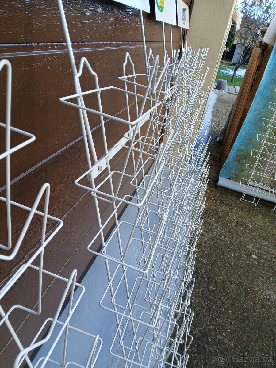 Kovový stojan na katalogy-noviny- nástěnný - 3