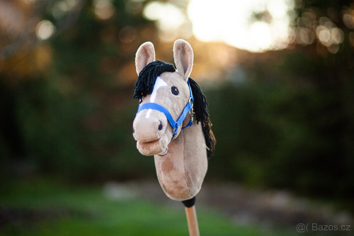 Hobby Horse s ohlávkou a darčekom - 3