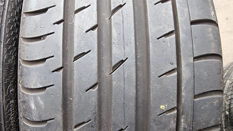 Letní pneu 235/35/19 Continental - 3