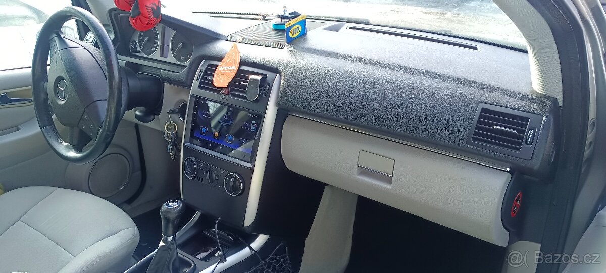 Mercedes Benz B180 - 3