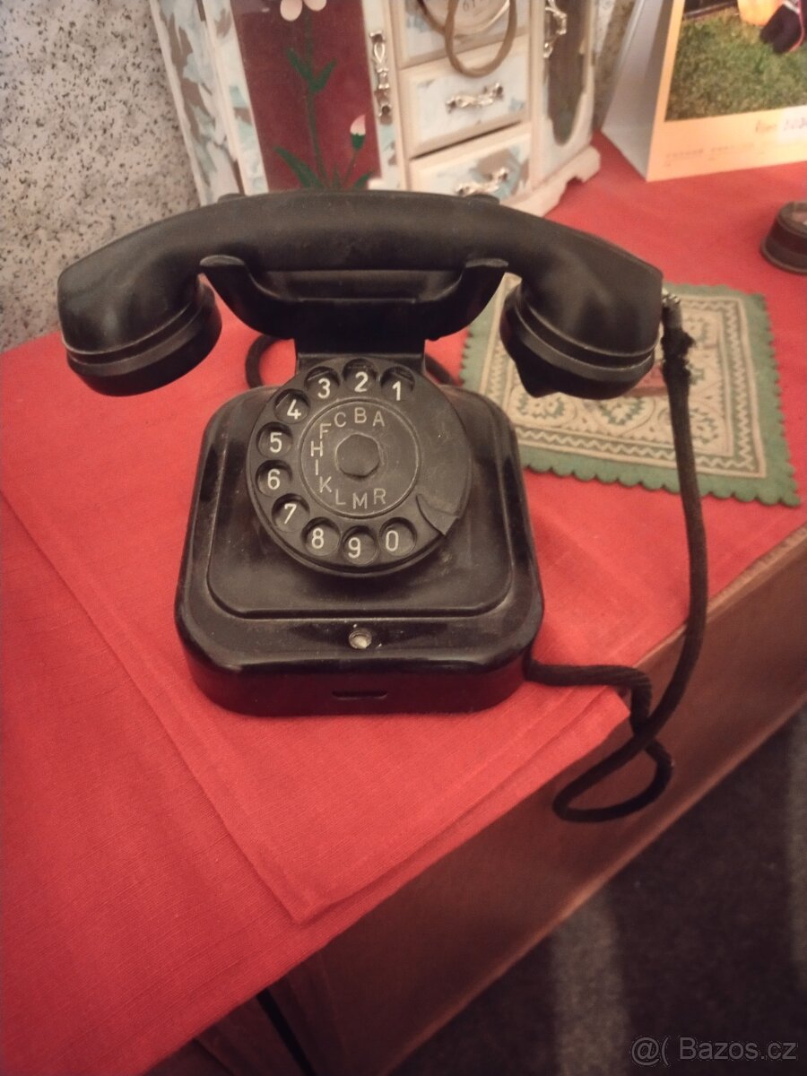 Starý telefon - 3