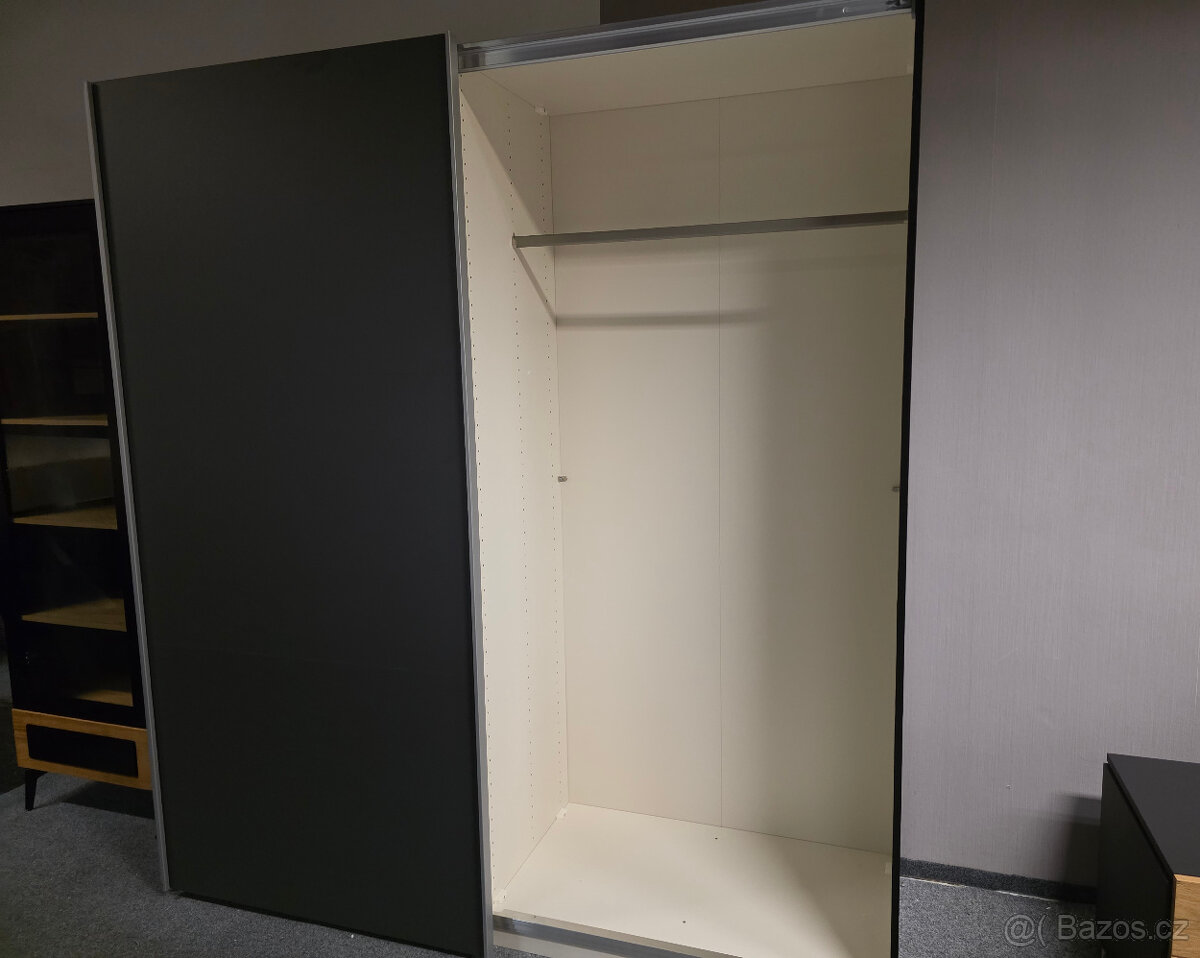 Nová šedočerná zašupovací skříň 2 dveře - 3
