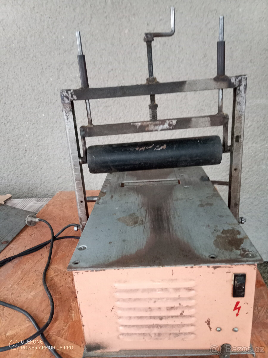 Prodám malou okr. pilu včetně příslušenství 4+1 - 3