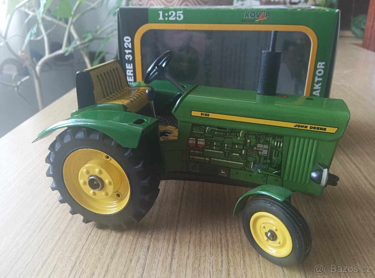 John Deere 3120 - 3