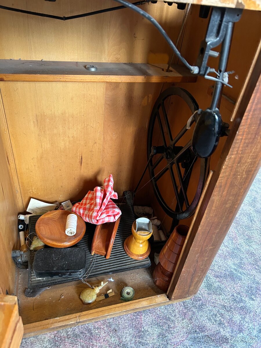 Šlapací šicí stroj Zetina - 3