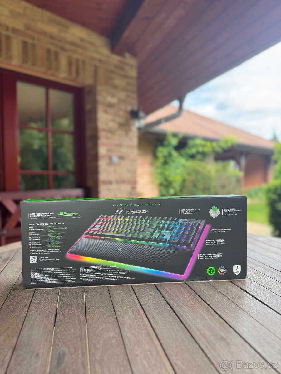 Razer BLACKWIDOW V4 PRO (Green Switch) - US - 3