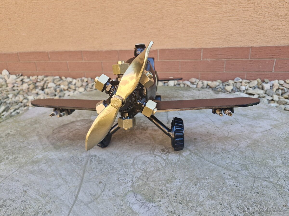 Model letadla z kovu - 3