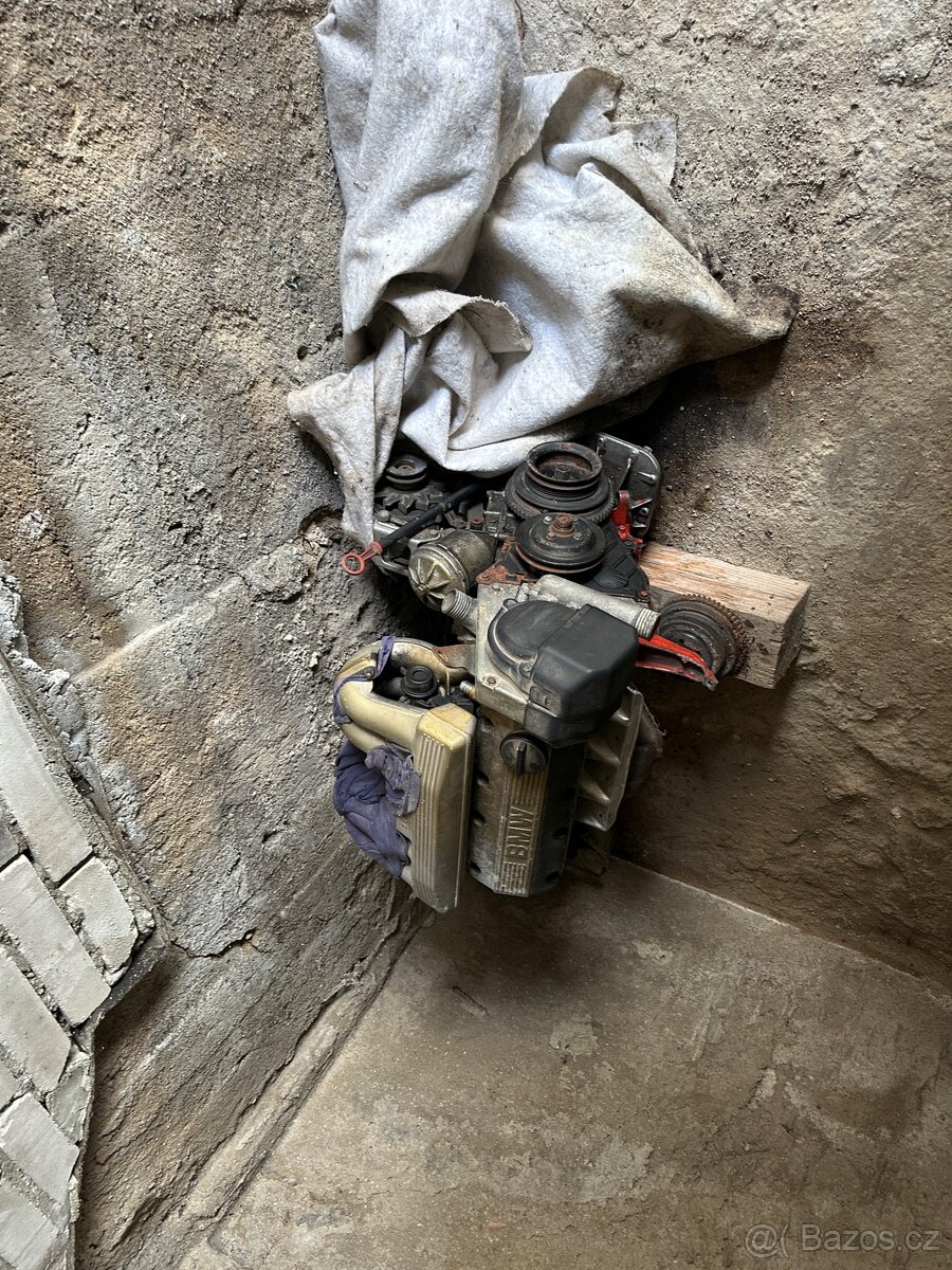E30 M40B18 motor - 3