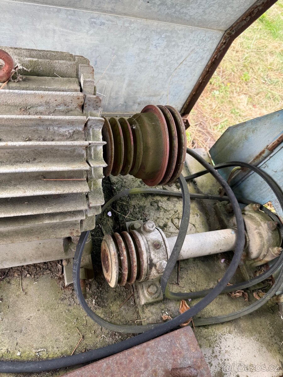 Pojízdná pásová / kmenová pila na dřevo - katr - 3