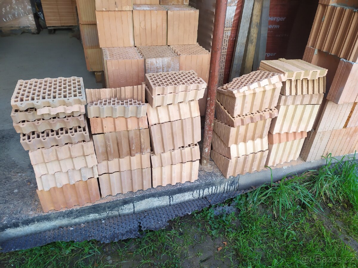 Šikmo seřezané cihly ze štítů Porotherm 30 Profi - 3