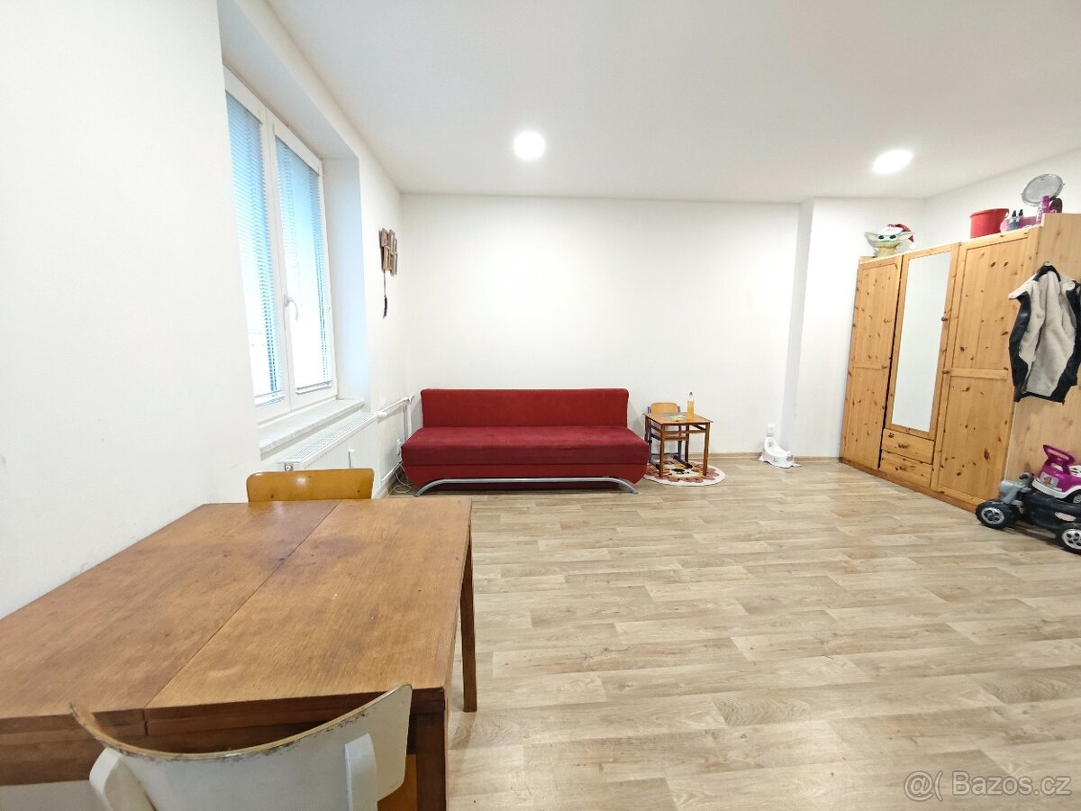Pronájem bytu 2+1 Vsetín-Rybníky - 3