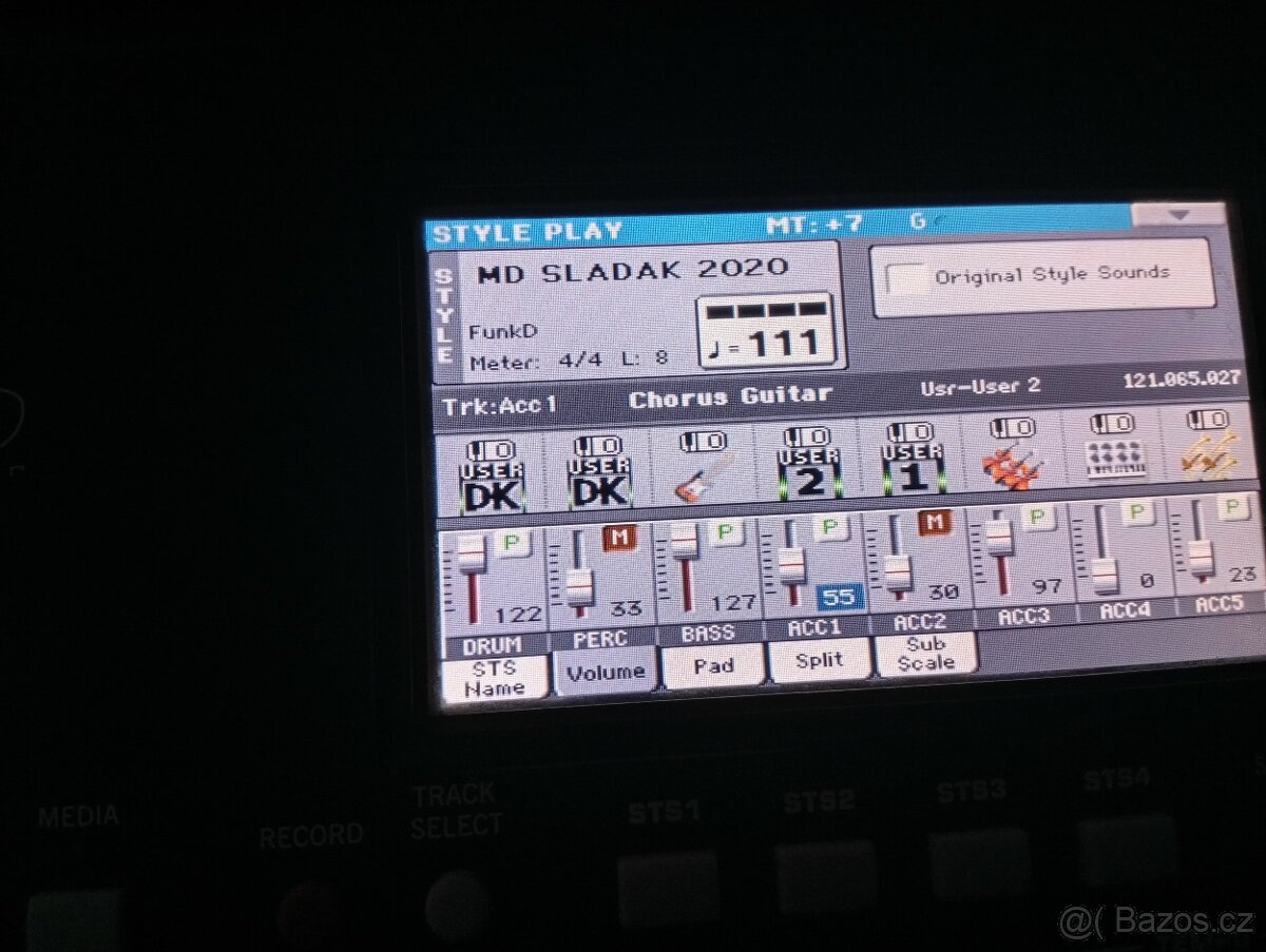 Prodám korg pa 300 plně funkční - 3