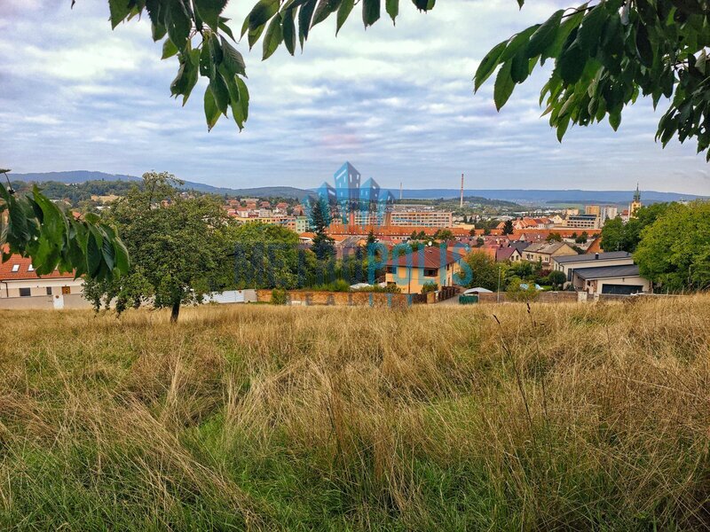 Výjimečná příležitost – rozlehlý stavební pozemek 2673 m² v - 3