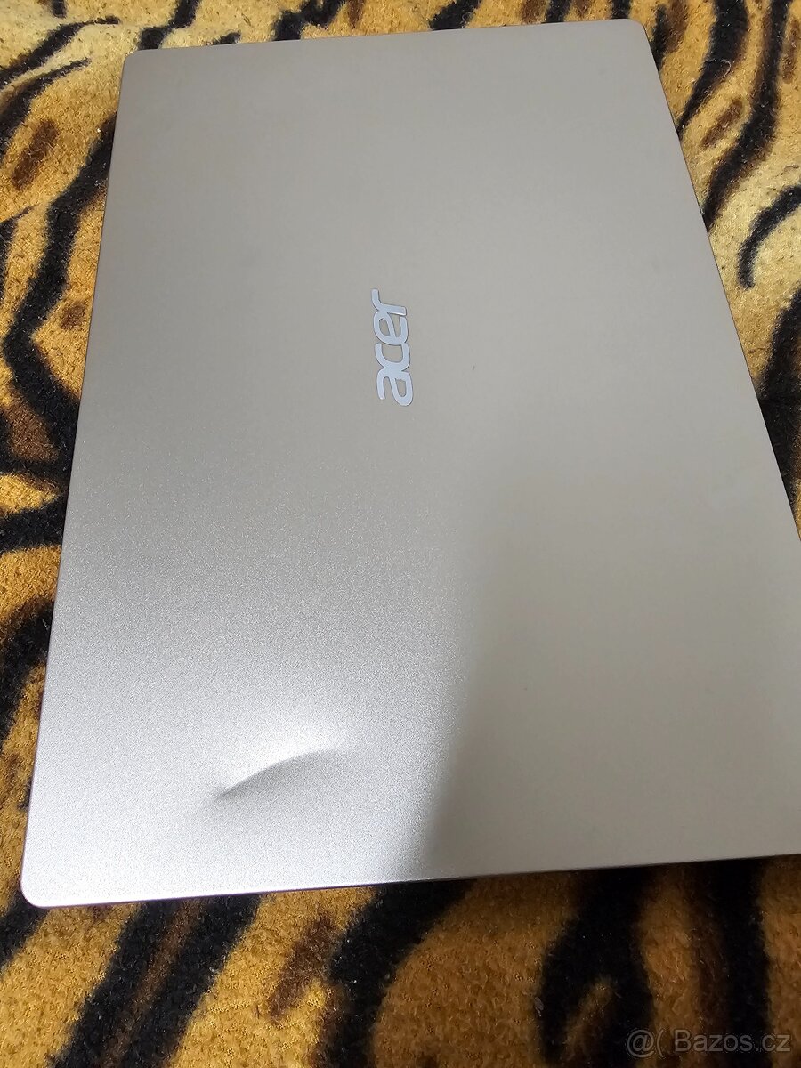 Kovový notebook Acer Swift 1 - 3