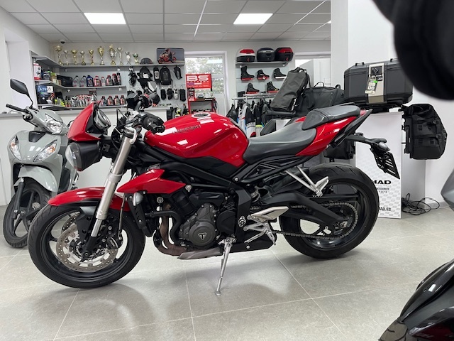 TRIUMPH STREED TRIPLE 660 - 3