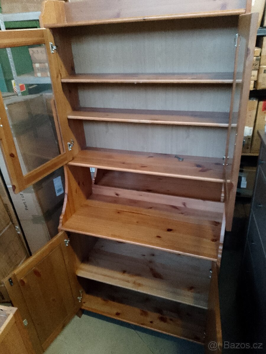 Dřevěná vitrína Ikea - 3