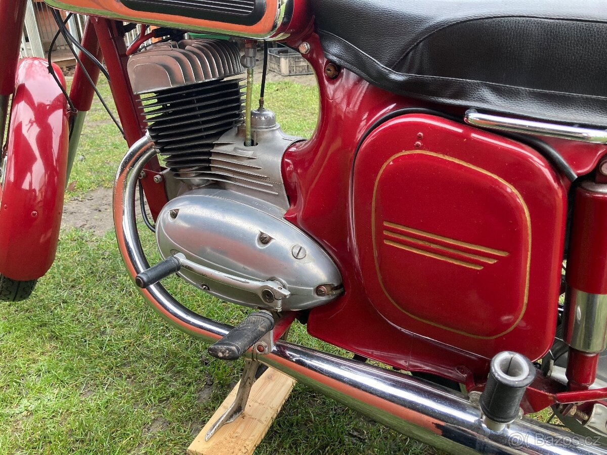 Jawa 250 panelka, doklady - 3