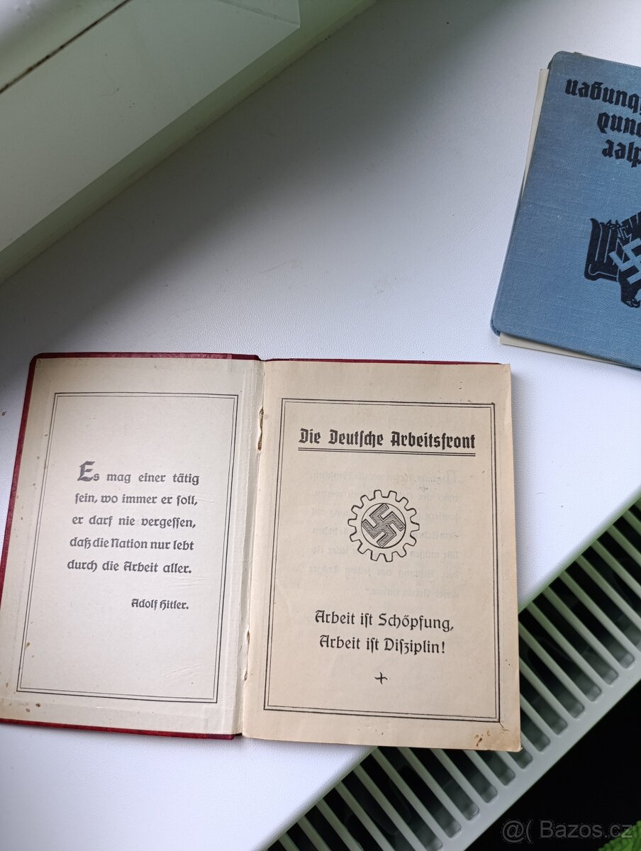 Staré německé doklady z války včetně razítek. - 3