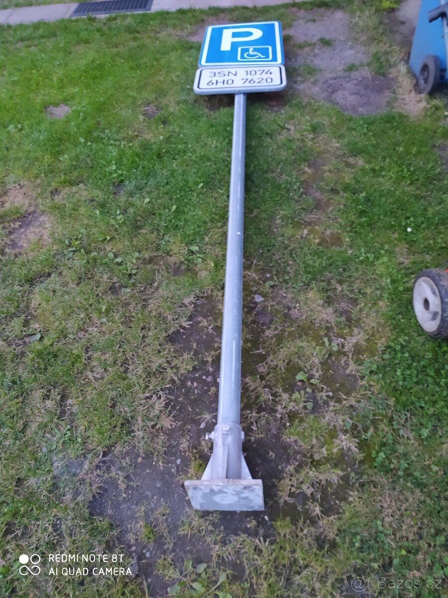 Dopravní značka,parkovací místo pro postižené - 3