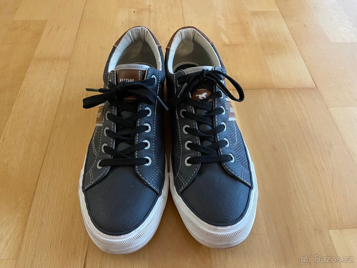 Boty Mustang a Crocs, brusle CCM - 3