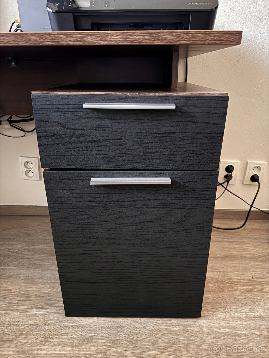 Kancelářský stůl dřevěný - 3