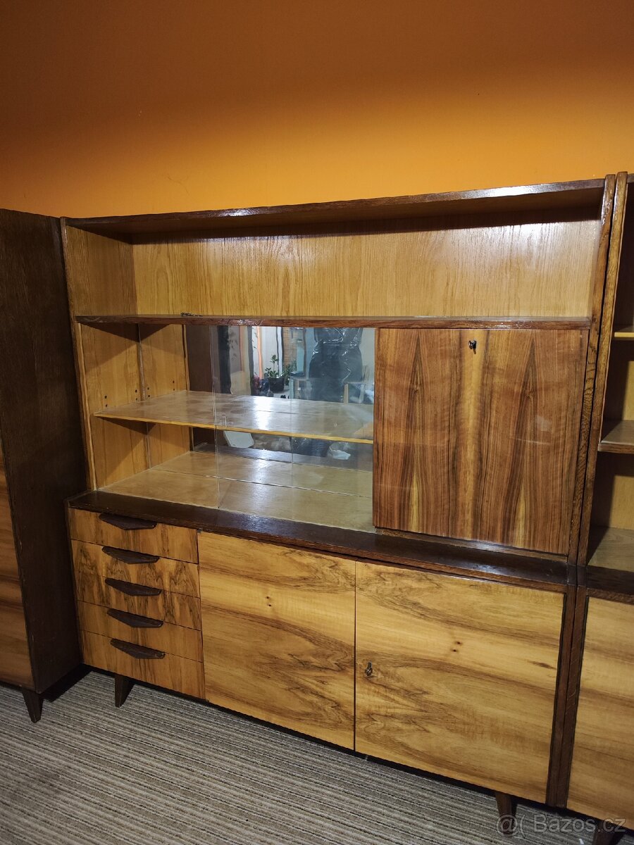 Daruji Starožitné vitríny + skříň +konferenční stolek - 3