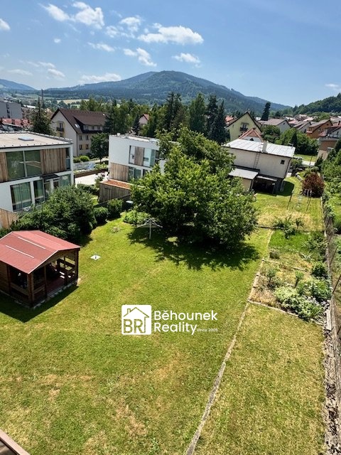 Dvougenerační RD s kanceláří, 2 x garáž, velká zahrada - Pra - 3