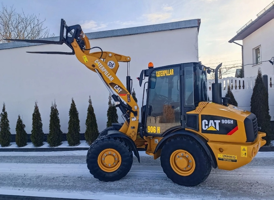 Čelni nakladač Caterpillar 906H - 3