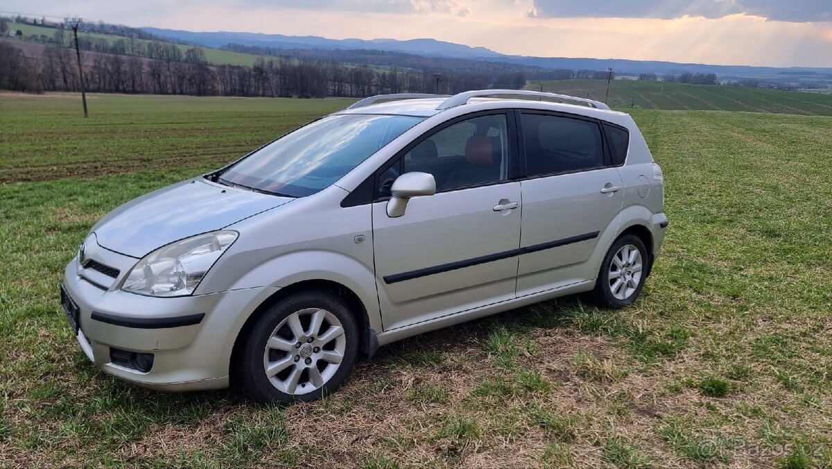 Toyota Corolla Verso - 3