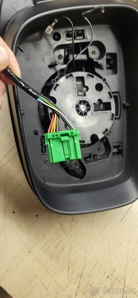 Prodám na Volvo XC 60 od RV 2009 pravé zrcátko - 3