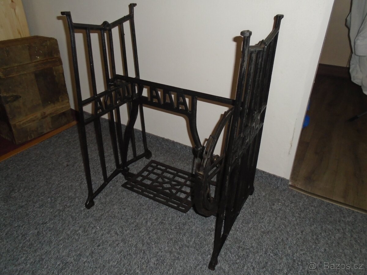 Litinový stolek od šicího stroje Lada - 3