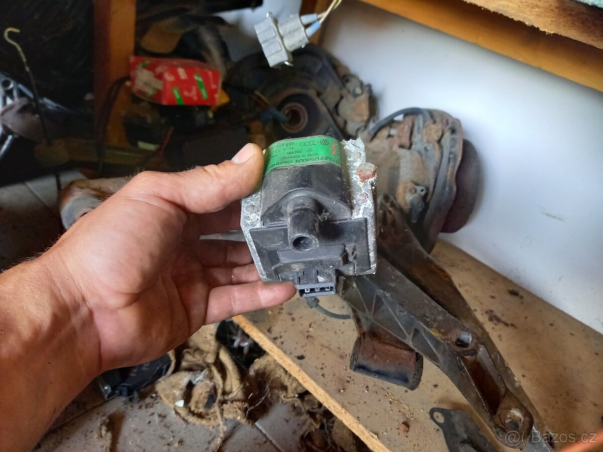 Díly BMW E30 235ix - 3