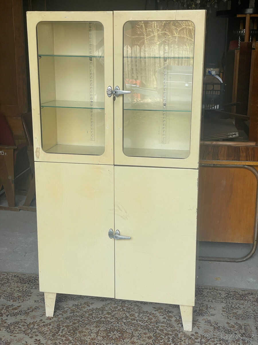 Lékařská vitrína / skříňka - 3