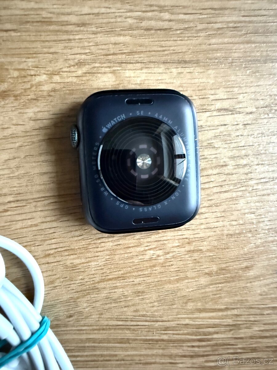 Apple Watch SE 2, 44mm černé - 3