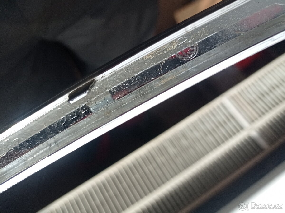 Škoda Karoq rámeček masky - 3