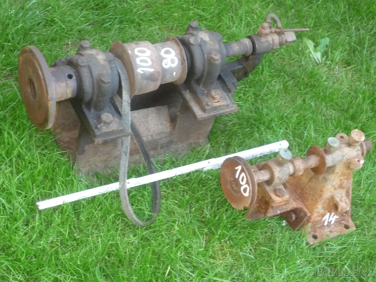 prodám starou součást transmise na plochý řemen. Průměr kola - 3