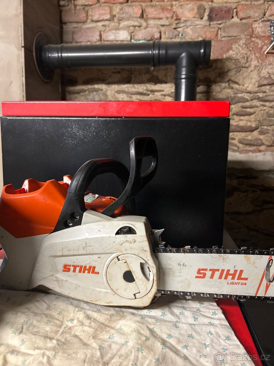 AKU pila Stihl MSA 220C - 3