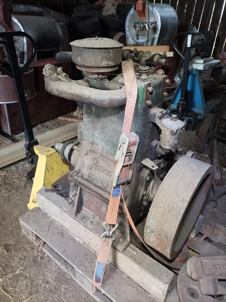 Stabilní motor Slavia DR27 - 3