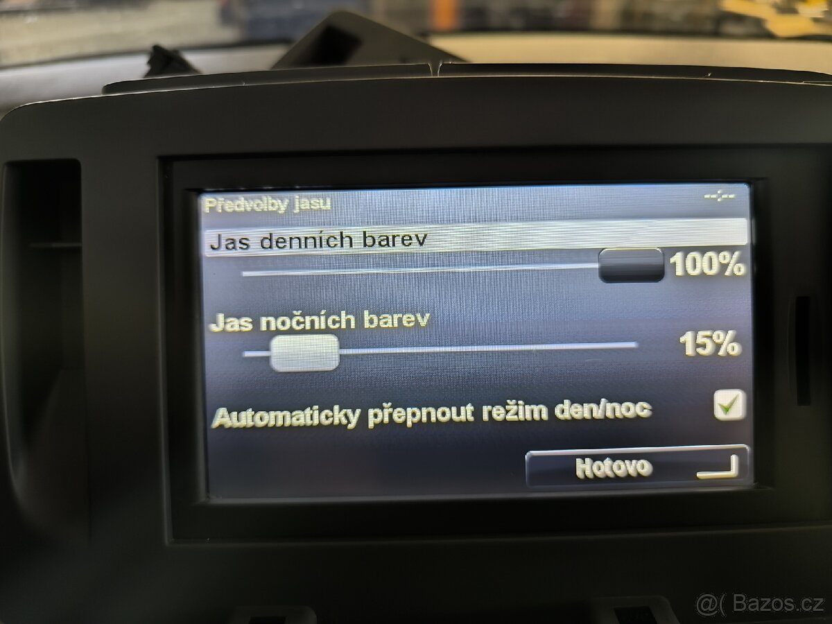 Renault Megane 3 LCD displej navigace - 3